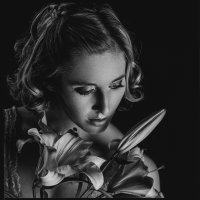 Close-up mit Lilie - 
Analoge Mittelformat-Fotografie im Originalschnitt